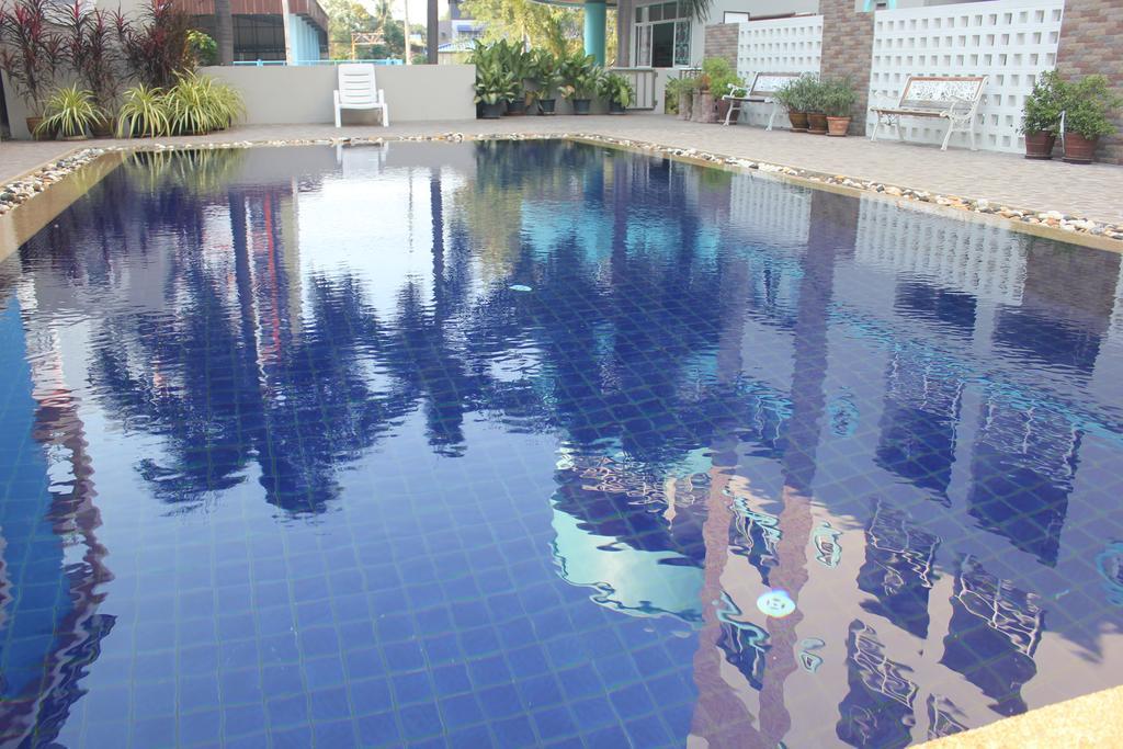 Lomsabai Apartments Bangsaen Exterior foto