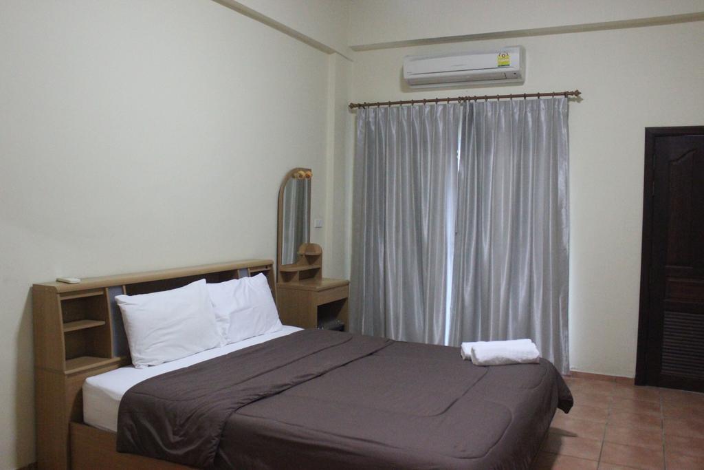 Lomsabai Apartments Bangsaen Exterior foto