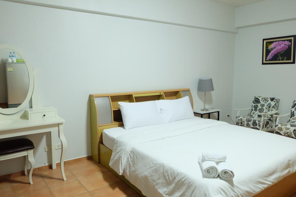 Lomsabai Apartments Bangsaen Exterior foto