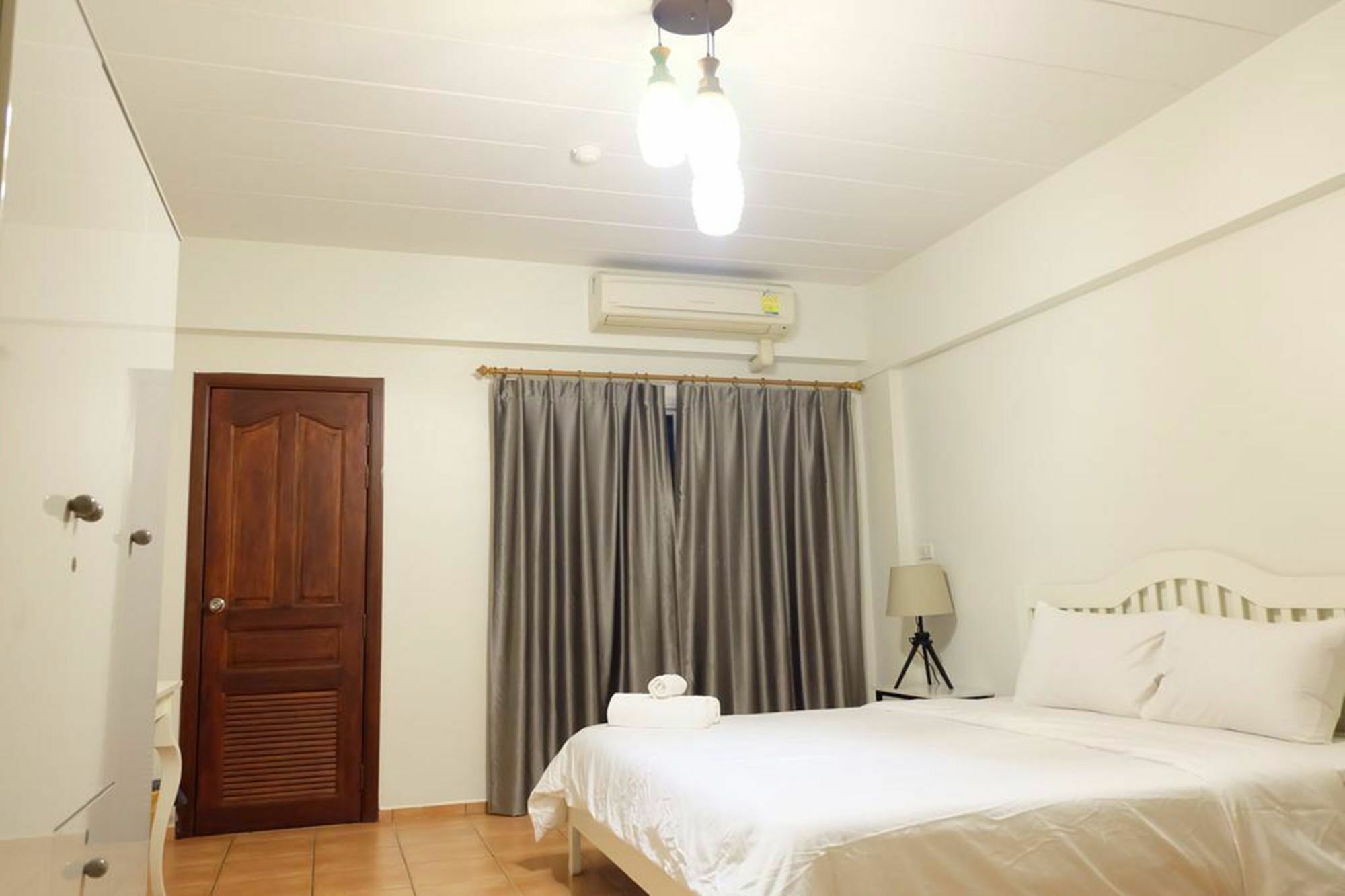 Lomsabai Apartments Bangsaen Exterior foto