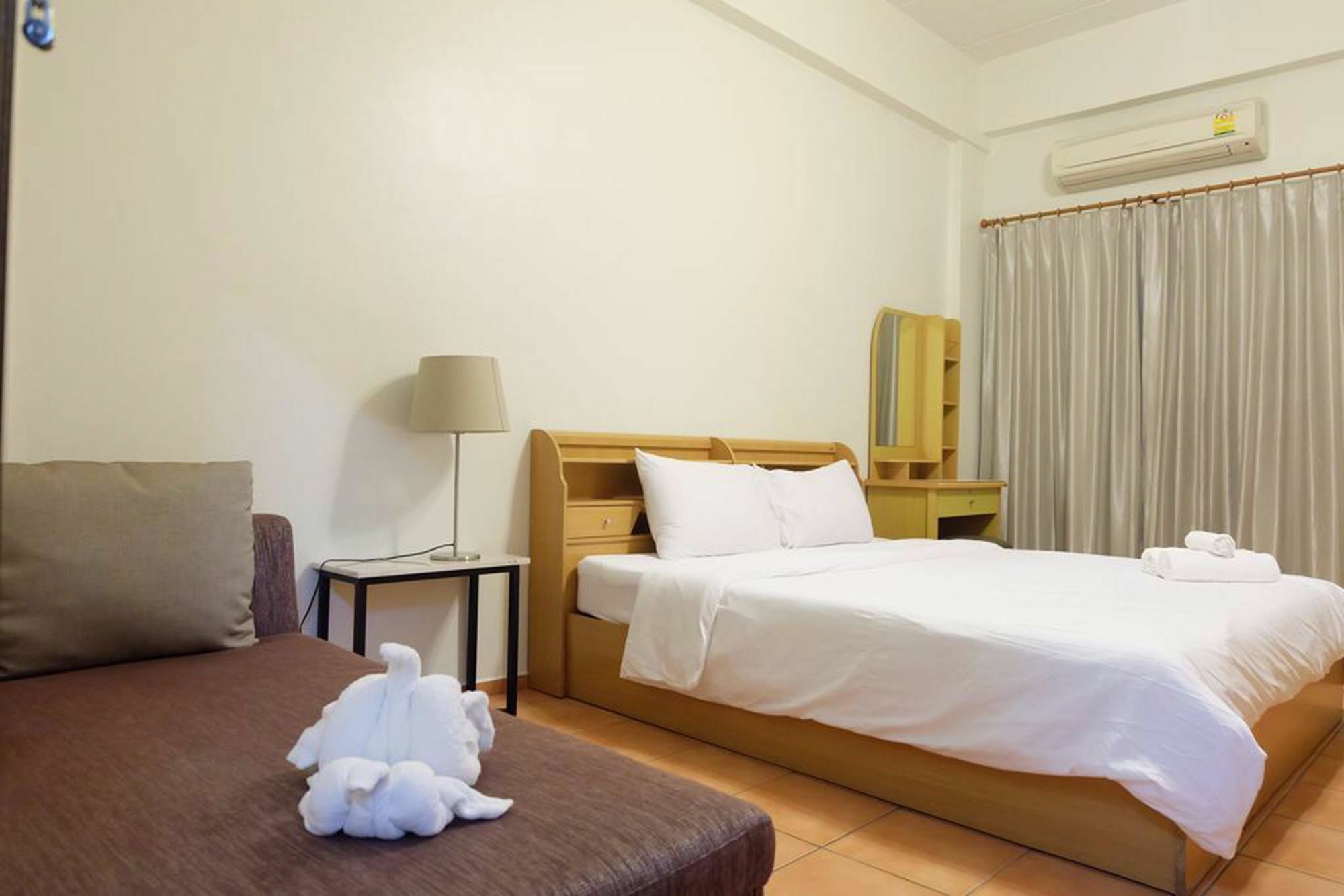 Lomsabai Apartments Bangsaen Exterior foto