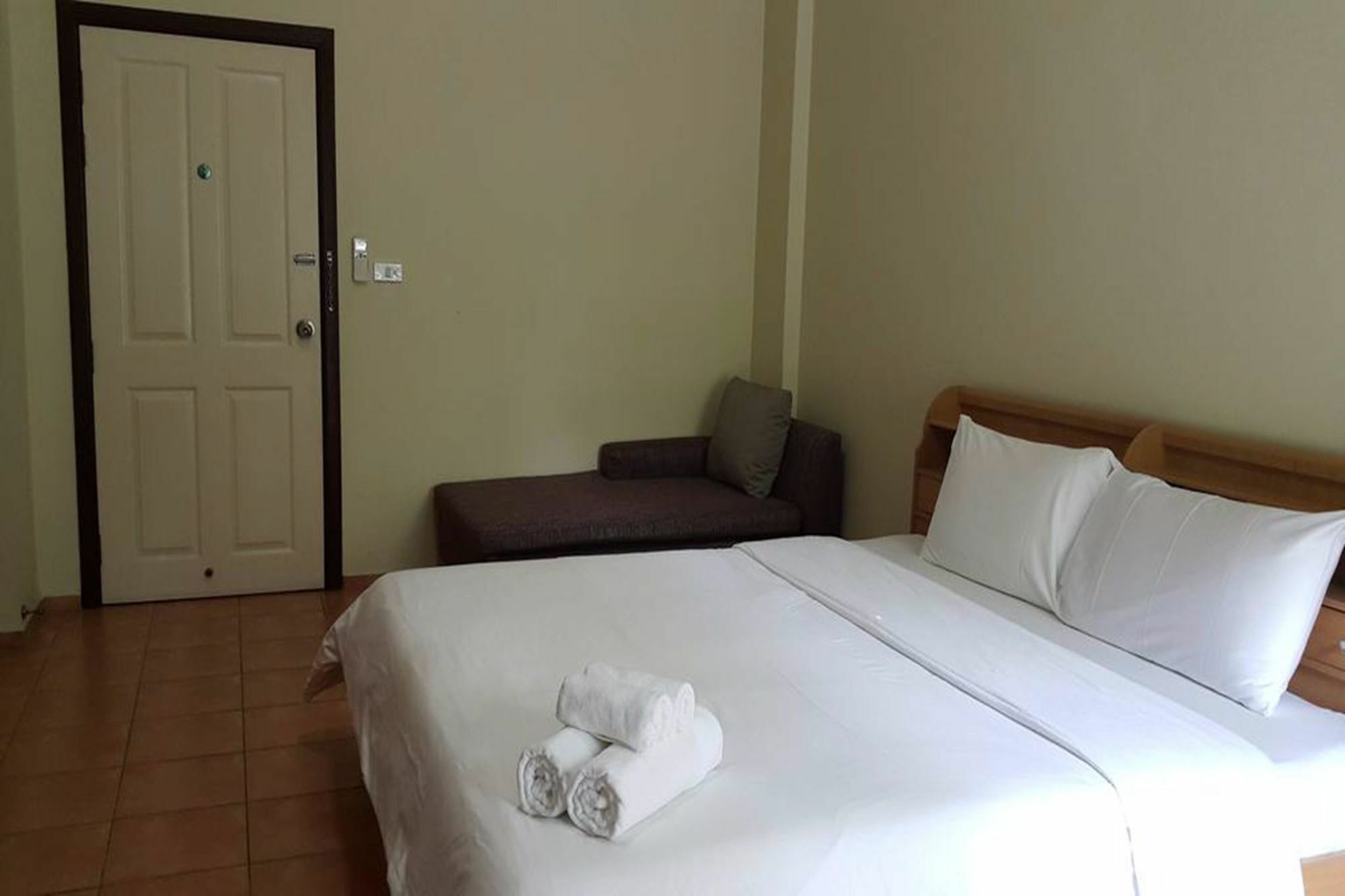 Lomsabai Apartments Bangsaen Exterior foto