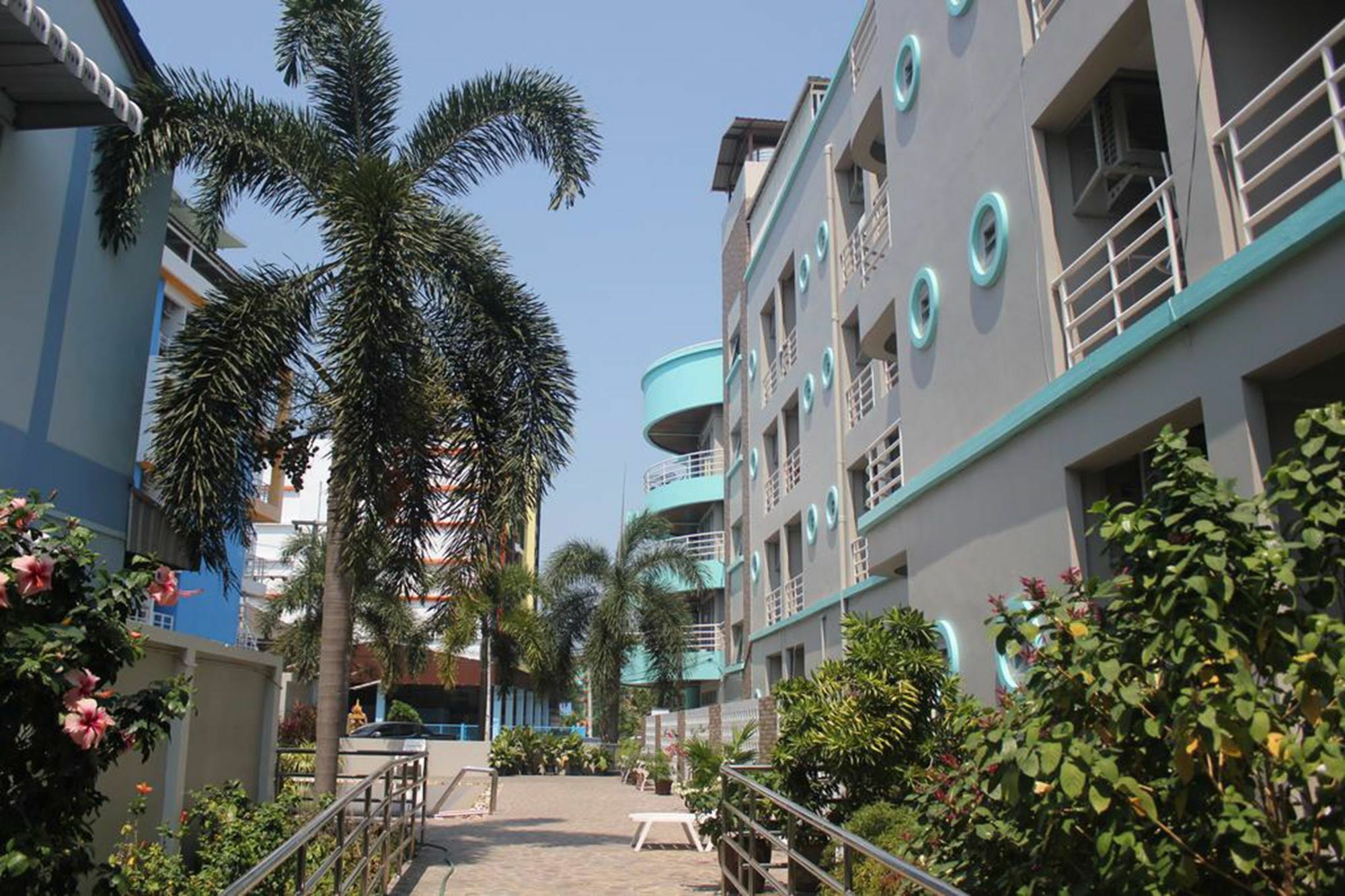 Lomsabai Apartments Bangsaen Exterior foto